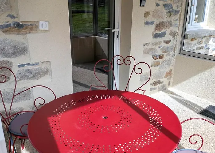 Le D'ouillon Vakantiehuis Saint-Hostien